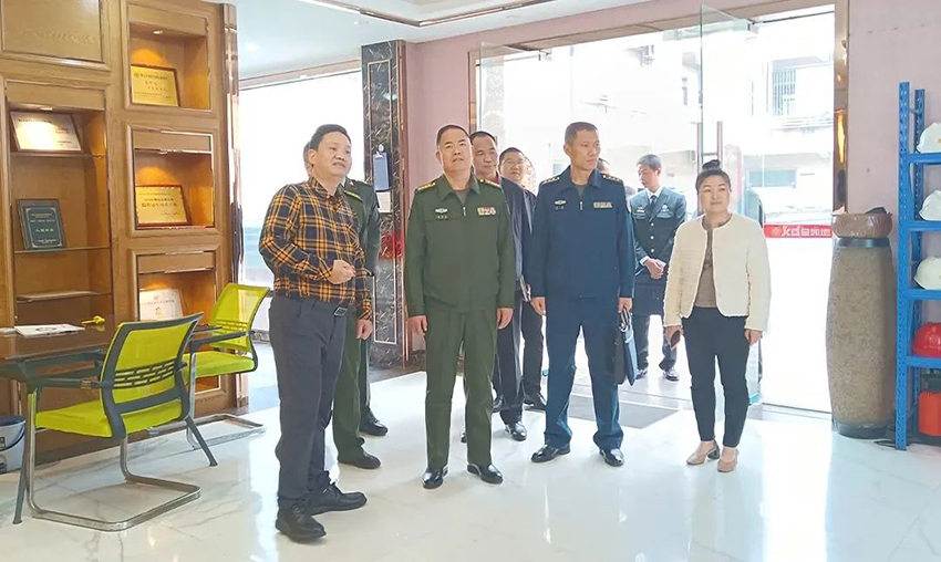 佛山軍區(qū)政委、禪城區(qū)市委常委領(lǐng)導(dǎo)一行蒞臨金凱地調(diào)研指導(dǎo)工作